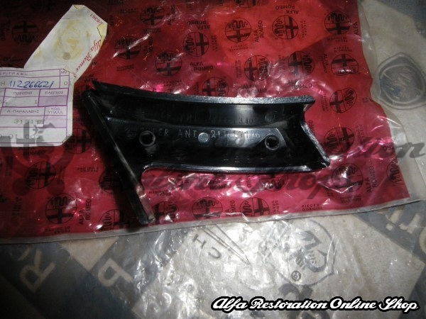 Alfa 75/Milano Front Bumper Right Side Decorative Trim