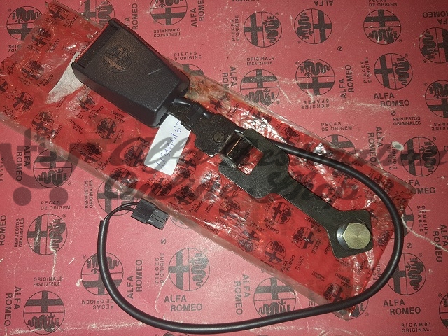 Alfa 164 FL92/Super Front Seat Belt Buckle Coupler (Heated Seats)