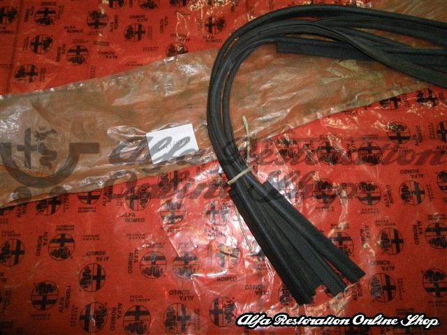 Alfetta Berlina 1.6/1.8 Front Door Chrome Trim Rubber Seal