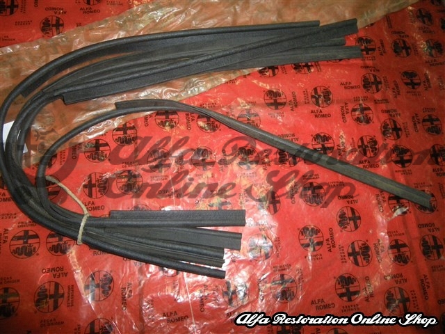 Alfetta Berlina 1.6/1.8 Front Door Chrome Trim Rubber Seal