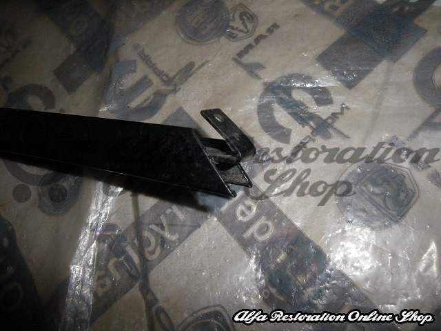 Alfa Romeo Alfetta GTV/GTV6 Right Door Vertical Window Metal Trim/Slider