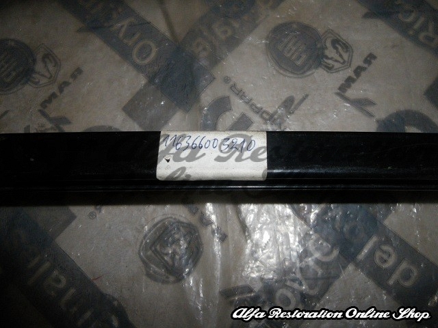 Alfa Romeo Alfetta GTV/GTV6 Right Door Vertical Window Metal Trim/Slider