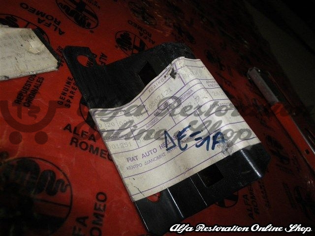 Alfa 33 907 Series Rear Right Bumper Bracket/Mount (body side)