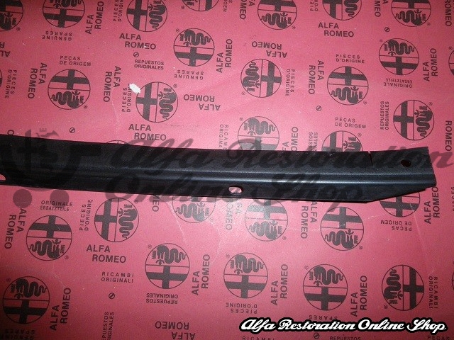 Alfa 33 905/907 Series Front Right Door Lower Seal