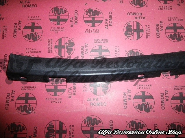 Alfa 33 905/907 Series Front Right Door Lower Seal