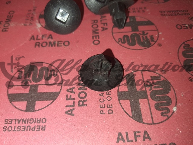 Alfa 33/164 Side Skirt/Boot Liner Plastic Clips (Locking Clips)