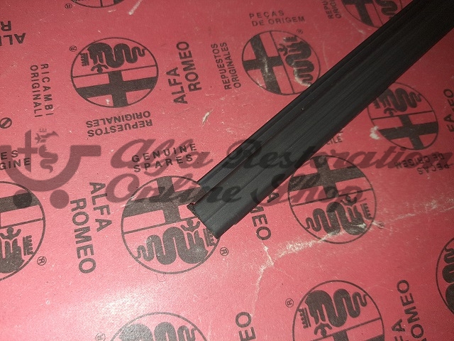 Alfa 164 Rear Left Door Window Vertical Seal
