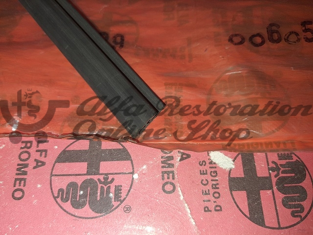 Alfa 164 Rear Left Door Window Vertical Seal