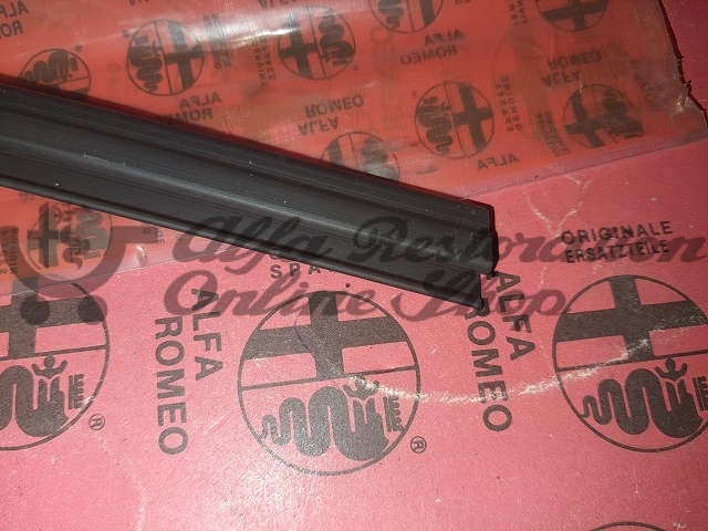 Alfa 164 Front Left Door Window Vertical Seal
