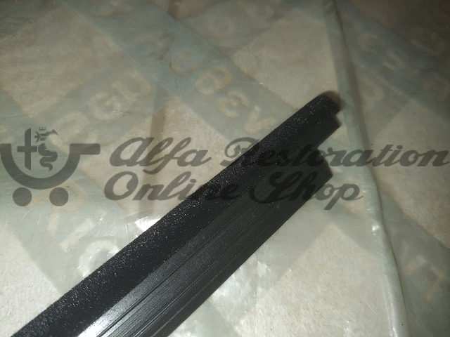 Alfa 33 907 Series Front Right Door Horizontal Window Velour/Trim (Interior Side)