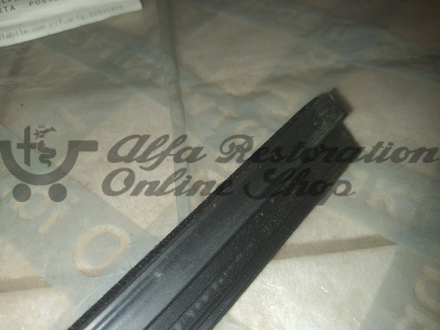 Alfa 33 907 Series Rear Right Door Horizontal Window Velour/Trim (Interior Side)