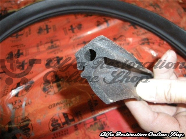 Alfa 75/Milano Right Side Roof Drain Rubber Seal