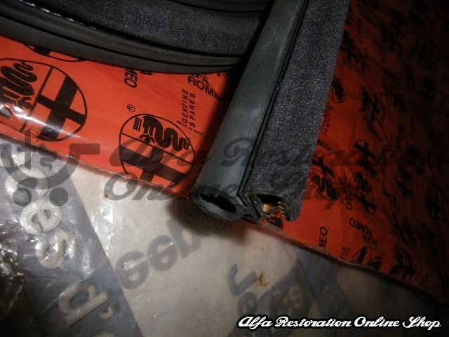 Alfa 75/Milano Rear Right Door Seal