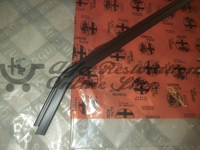 Alfa 33 1984-1994 Front Left Door Window Plastic Frame/Trim