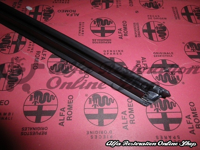 Alfa 33 907 Series Rear Screen Right Side Trim/Moulding