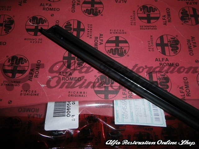 Alfa 33 907 Series Rear Screen Left Side Trim/Moulding