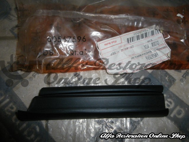 Alfa 164 Front Left Wing Lower Rubber Trim