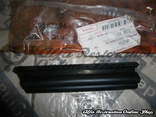 Alfa 164 Front Left Wing Lower Rubber Trim