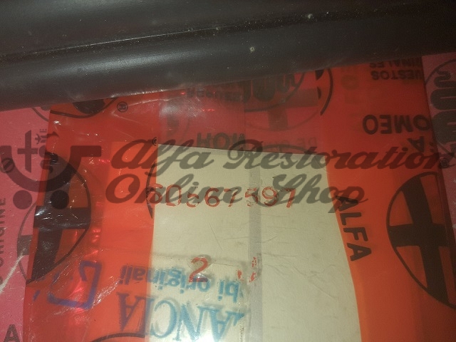 Alfa 164 Front Right Wing Plastic Shield/Trim Seal