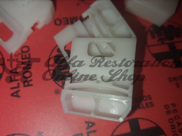 Alfa 164 Super/USA MY94-95 Door Trims Clip (Flat Styled Trim)