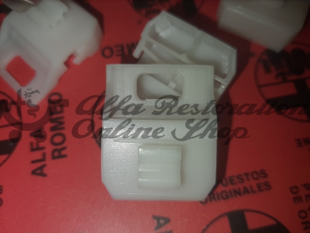 Alfa 164 Super/USA MY94-95 Door Trims Clip (Flat Styled Trim)