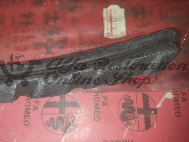 Alfa 164 Super/USA MY 94-95 Rear Right Door Lower Plastic/Decorative Trim Seal
