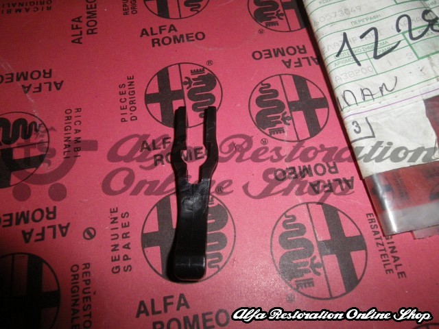 Alfa 164 Super/USA MY 94-95 Headlight Washer Mounting Clip