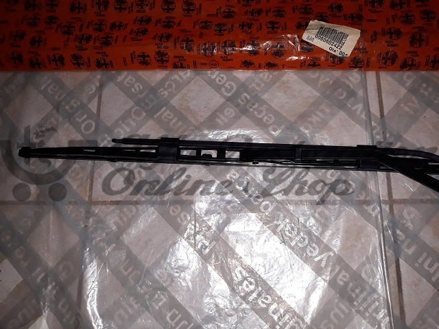 Alfa GTV/Spider 916 Series Windscreen Right Wiper Arm (LHD)