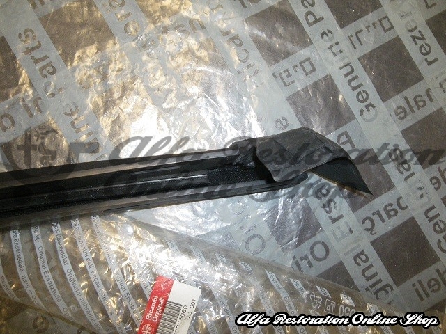 Alfa Spider (916 Series) Right/Left Door Window Horizontal Rubber Seal/Trim Set