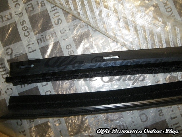 Alfa Spider (916 Series) Right/Left Door Window Horizontal Rubber Seal/Trim Set