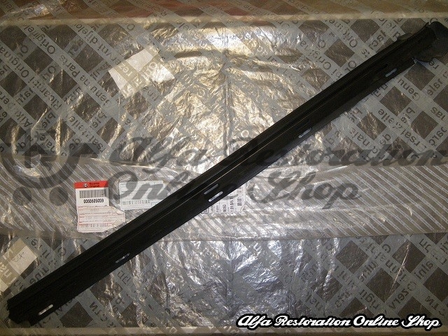 Alfa Spider (916 Series) Right/Left Door Window Horizontal Rubber Seal/Trim Set