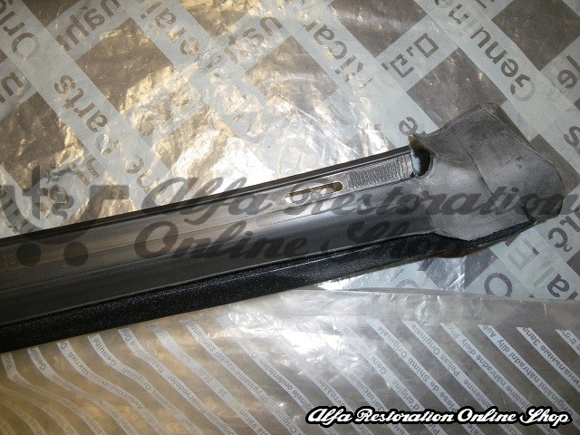 Alfa Spider (916 Series) Right/Left Door Window Horizontal Rubber Seal/Trim Set