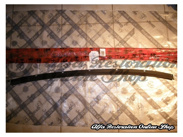 Alfa 146 Front Right Door Lower Seal