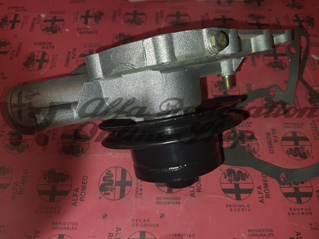 Alfa Romeo Giulia/GT/Spider 105 Series Water Pump (Alternator/2 ports/REV Counter)