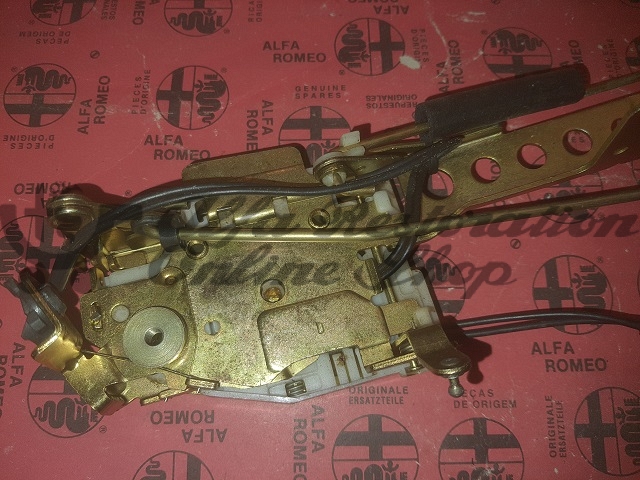 Alfa 164 Series 1/USA MY91 Rear Left Door Locking Mechanism