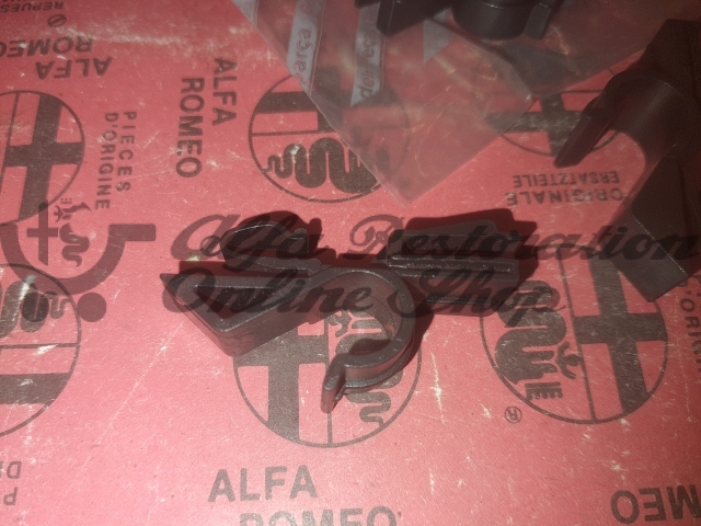 Alfa 147 Rear Parcel Shelf Swivel Pin Clip (Left Side)
