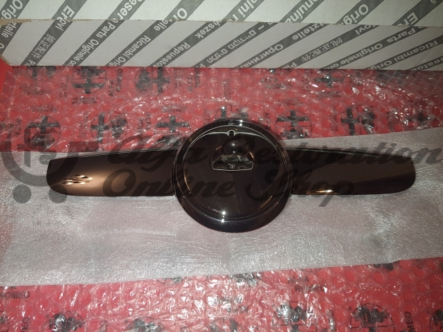 Alfa 159 Bonnet Badge and Chrome Grille